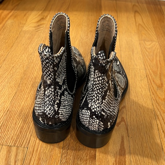 Coach leather snakeskin booties size 7.5 amazing condition - Picture 4 of 5